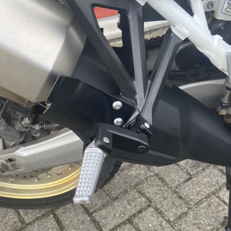 VSVV-6MM : Kit de repose-pieds passager ajustable Bruudt Honda NT1100